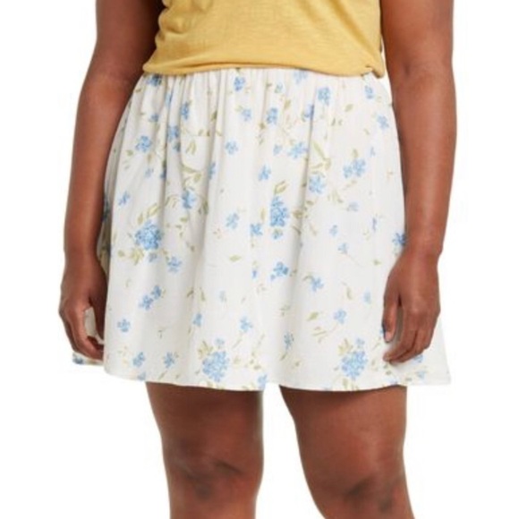 NWOT! Abound Harmony White Floral Mini Skirt In Blue Chintz Floral- Size 2X - Picture 1 of 4